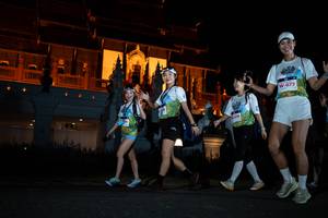 BIB: 419, 072
                            <button type="button" onclick="openModal(22280353)" class="btn btn-primary btn-sm float-right btn-popup" data-toggle="modal" data-target=".modal-high-quality">
                        <i class="fas fa-shopping-cart"></i> Add to Cart
                    </button>
                                            <button type="button" onclick="isThisMe(22280353, true)" class="btn btn-success btn-sm float-right btn-popup btn-isme hidden" data-toggle="tooltip" data-placement="bottom" title="นี่คือรูปของคุณใช่ไหม คลิกที่นี่เพื่อเอาเข้าอัลบั้ม">
                        <i class="fas fa-plus"></i> Add to album
                    </button>
                    <button type="button" onclick="isThisMe(22280353, false)" class="btn btn-warning btn-sm float-right btn-popup btn-isnotme hidden">
                        <i class="fas fa-ban"></i> Remove from album
                    </button>